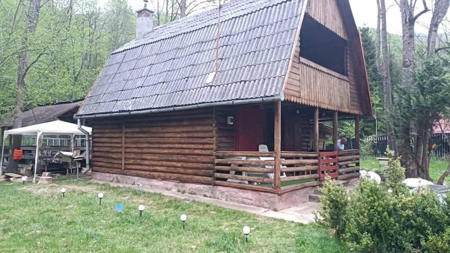 Casă cu 2 camere cu Teren 380 Mp în Mărișel
