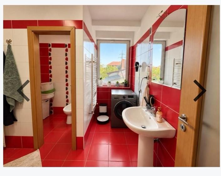 Apartament cu 3 camere semidecomandat în Dumbrăvița