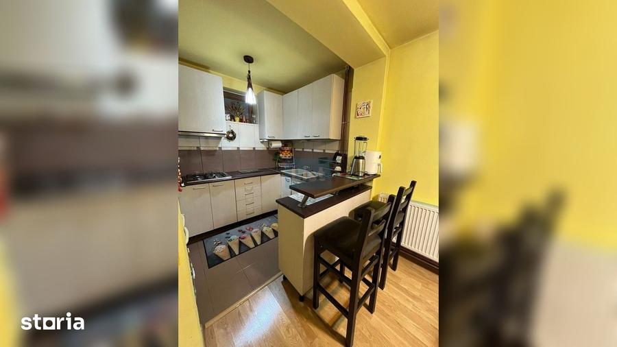 Casă cu 8 camere cu Teren 166 Mp în Gheorghe Doja
