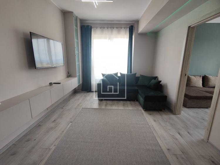 Apartament cu 3 camere semidecomandat, mobilat în Periferie