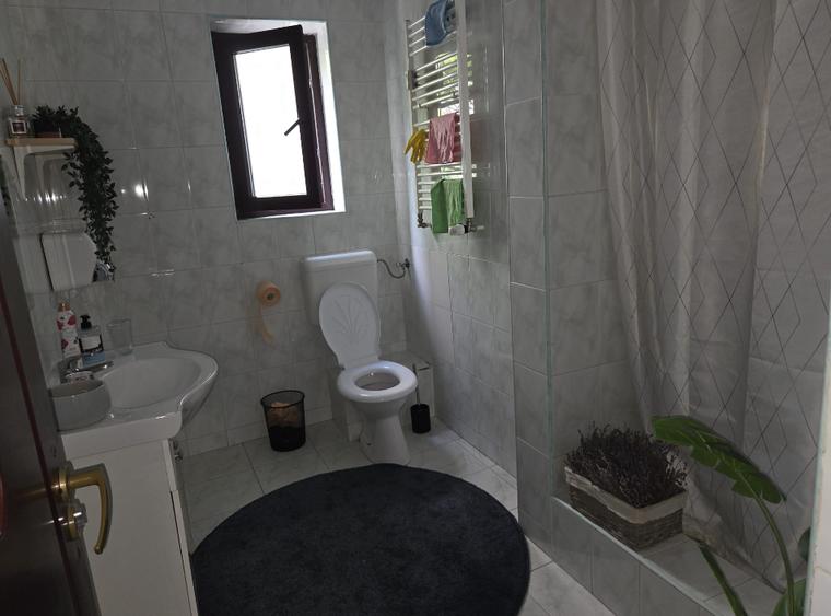 Apartament cu 5 camere decomandat în P-ța Romană