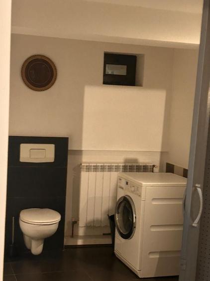 Casă individuală cu 5 camere cu Canalizare în Central