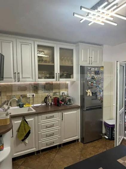 Apartament cu 4 camere decomandat, mobilat în Central