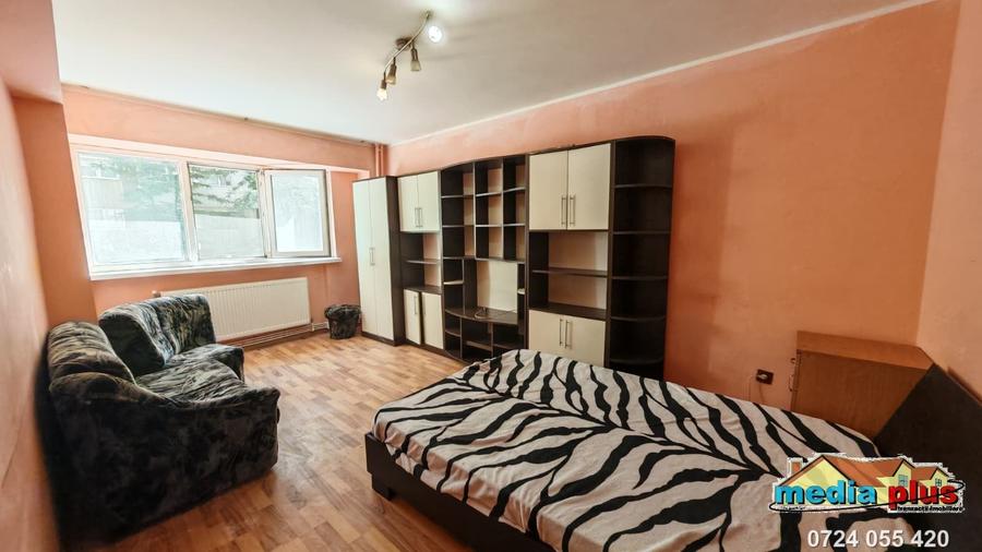 Garsonieră decomandată în Micro 20
