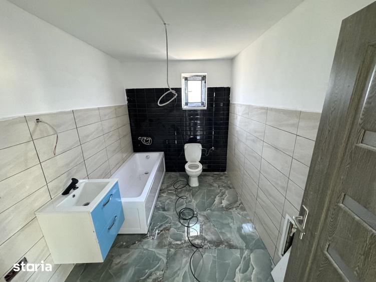 Casă cu 4 camere cu Teren 475 Mp în Tomești