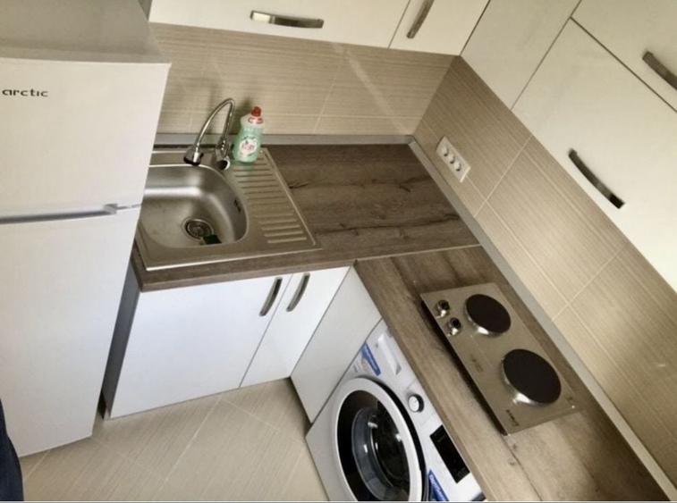 Apartament cu 3 camere semidecomandat în Tomis Nord