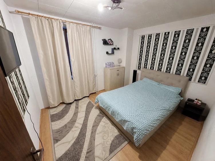 Apartament cu 4 camere decomandat în Central
