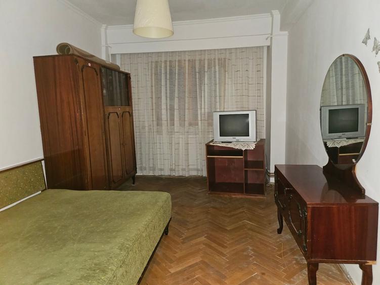 Apartament cu 3 camere decomandat în Banat