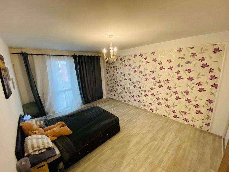 Apartament cu 3 camere decomandat în Dobroești