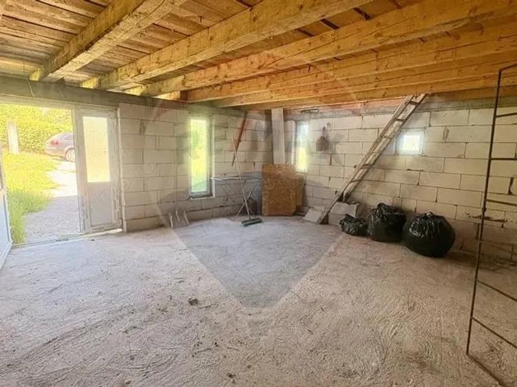 Casă cu Teren 2744 Mp în Mara
