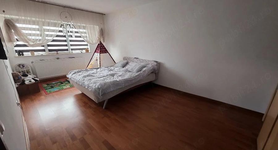 Apartament cu 4 camere decomandat în Calea Romanului