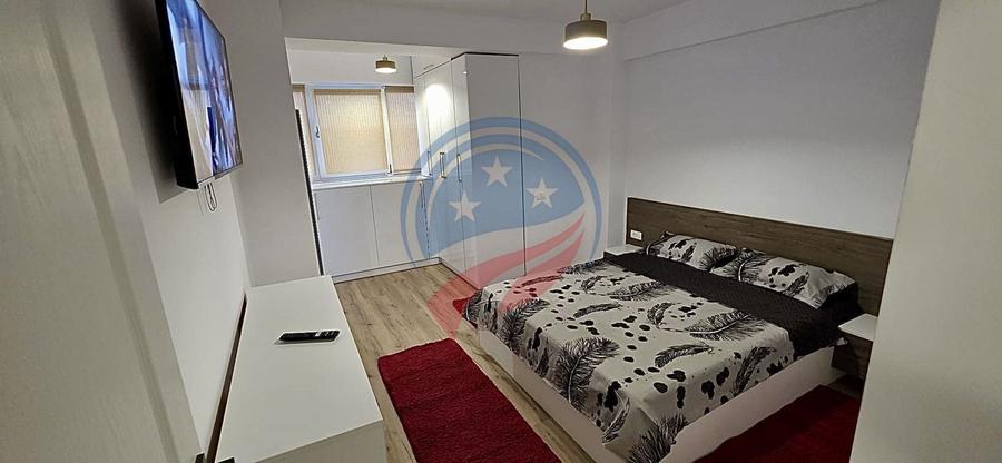 Apartament cu 3 camere semidecomandat, mobilat în 1 Mai