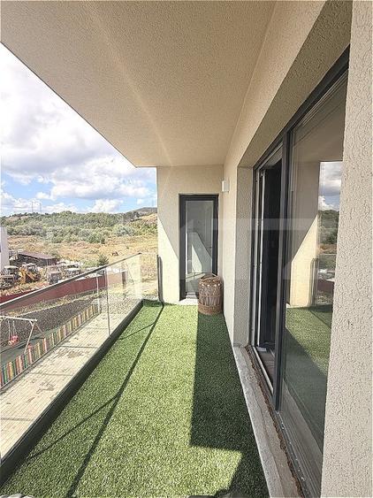Apartament cu 3 camere semidecomandat, mobilat în Florești