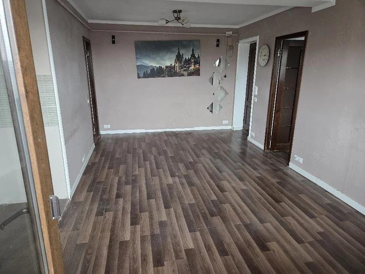 Apartament cu 3 camere semidecomandat în Bucium