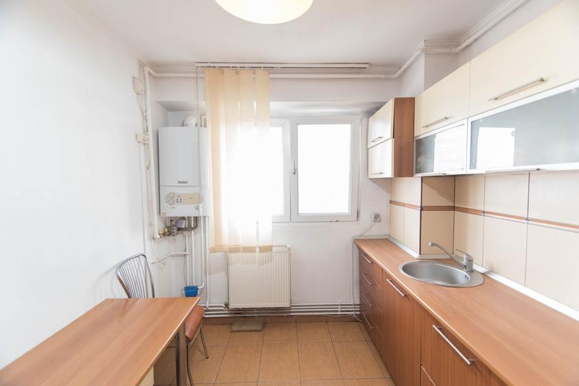 Apartament cu 3 camere decomandat, mobilat în Central