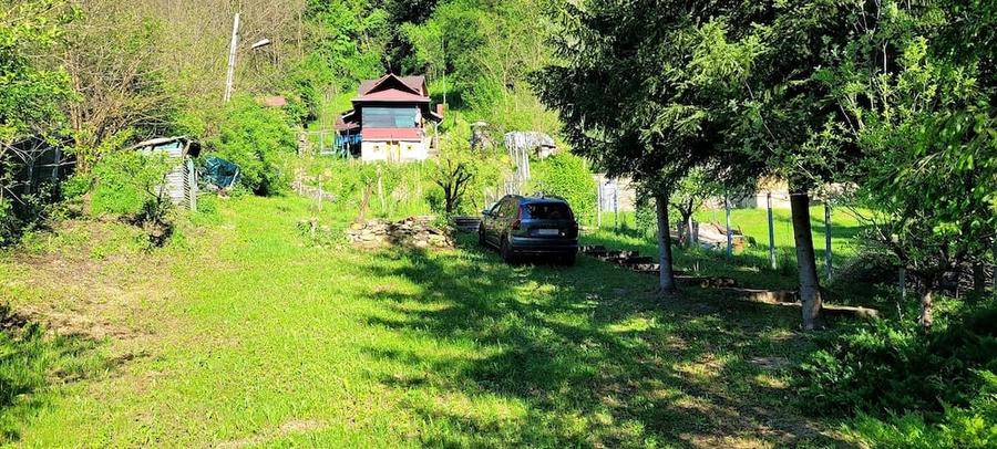 Casă cu Teren 1800 Mp în Cosmina de Sus