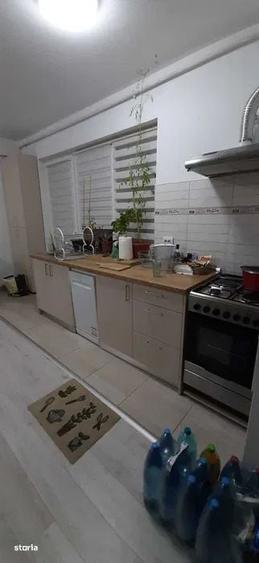 Apartament cu 3 camere semidecomandat în Florești — fotografia 1