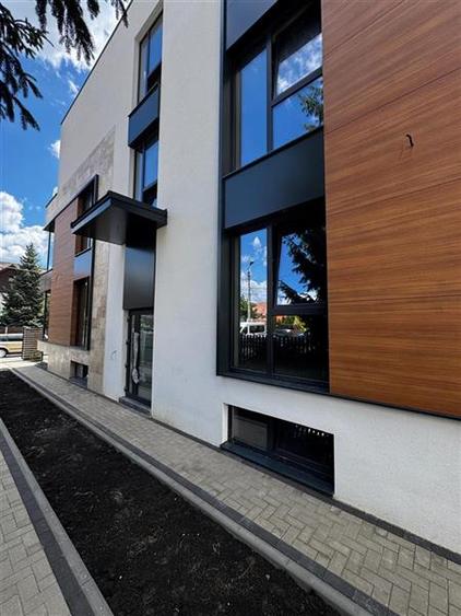 Apartament cu 3 camere semidecomandat în Andrei Mureșanu