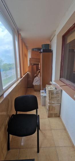 Apartament cu 3 camere semidecomandat, mobilat în Central