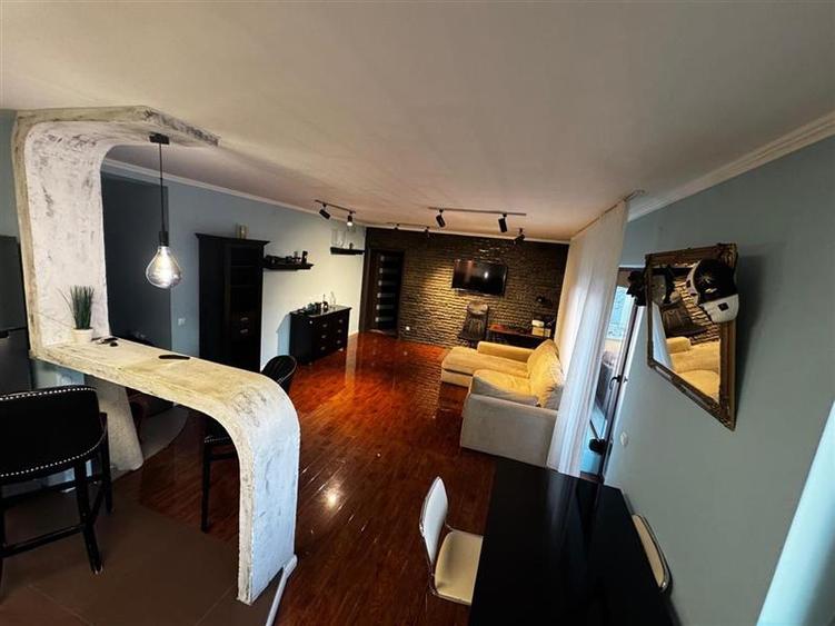 Apartament cu 2 camere semidecomandat, mobilat în Bună Ziua