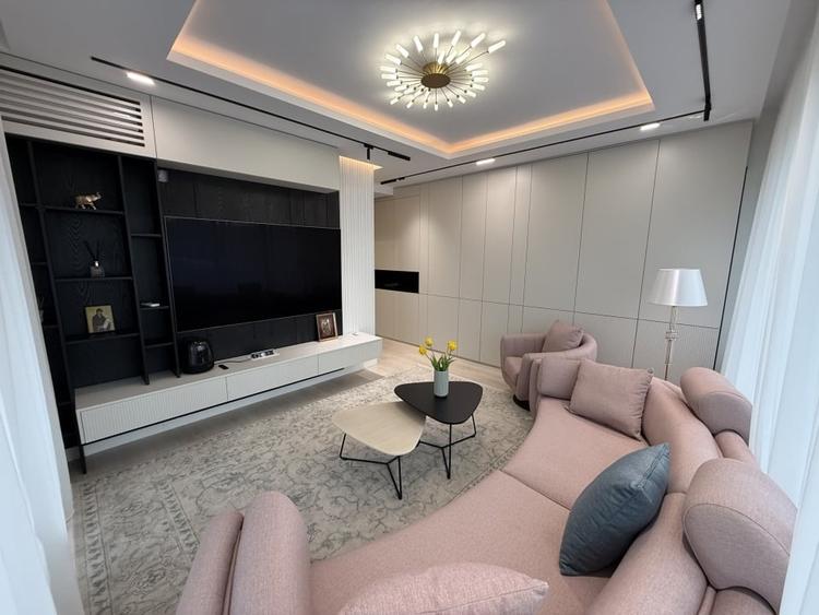 Apartament cu 3 camere decomandat, mobilat în Nicolina