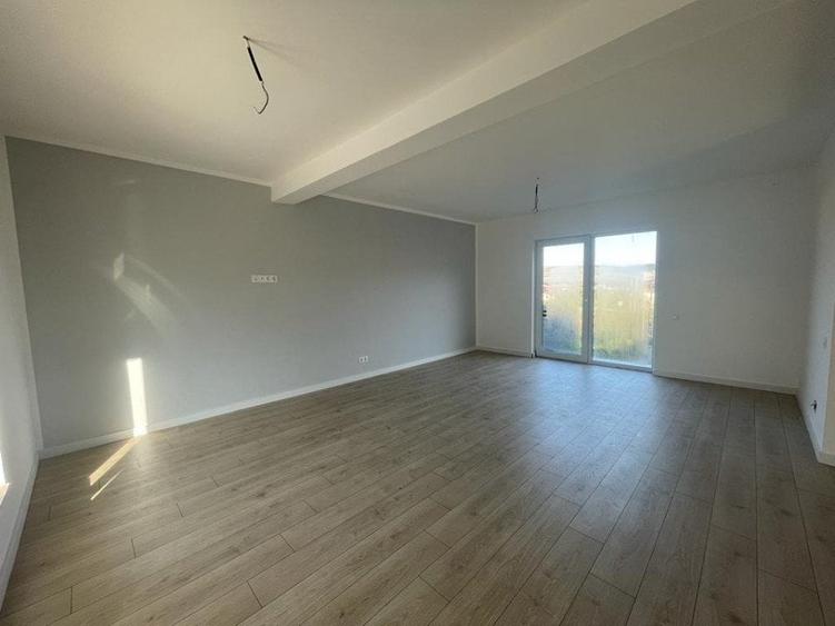Casă individuală cu 4 camere cu Teren 250 Mp în Florești