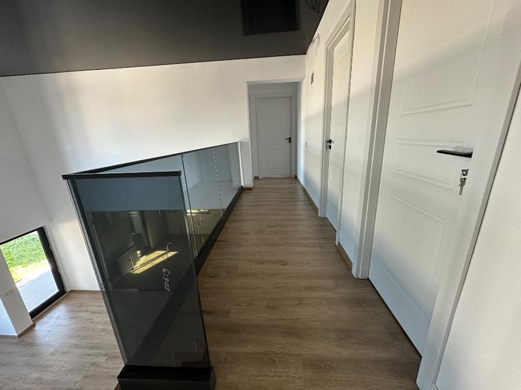 Casă individuală cu 5 camere cu Teren 287 Mp în Valu lui Traian