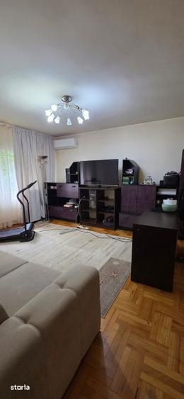 Apartament cu 4 camere decomandat, mobilat în Berceni