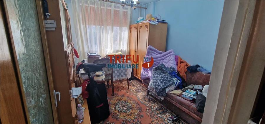 Apartament cu 4 camere decomandat în Cetate
