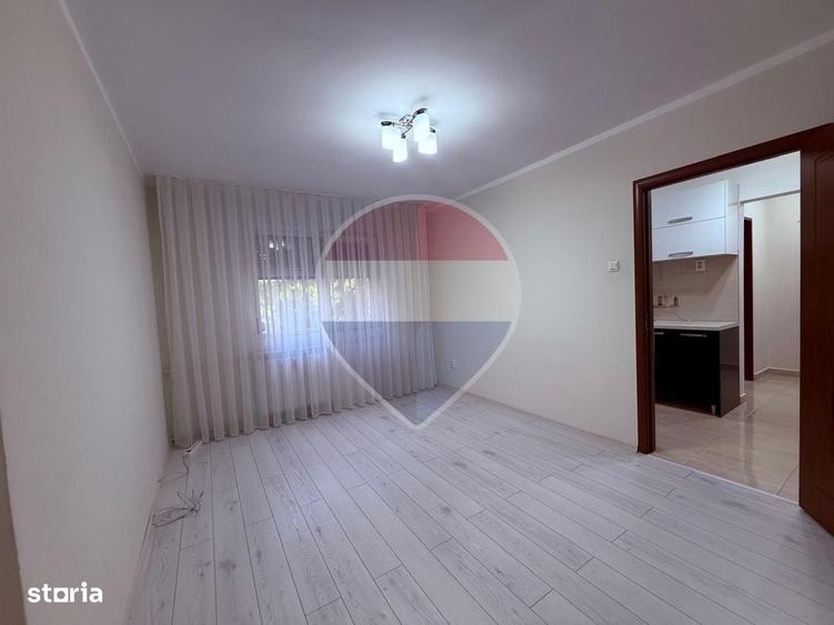 Apartament cu 3 camere semidecomandat în Central