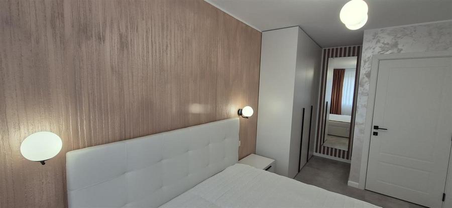Apartament cu 3 camere semidecomandat, mobilat în Hipodrom 4