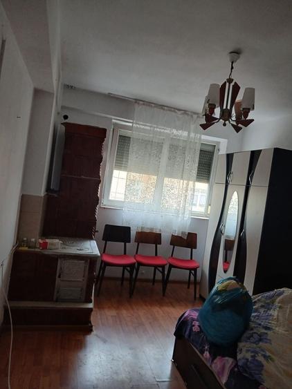 Apartament cu 2 camere semidecomandat în Cerna