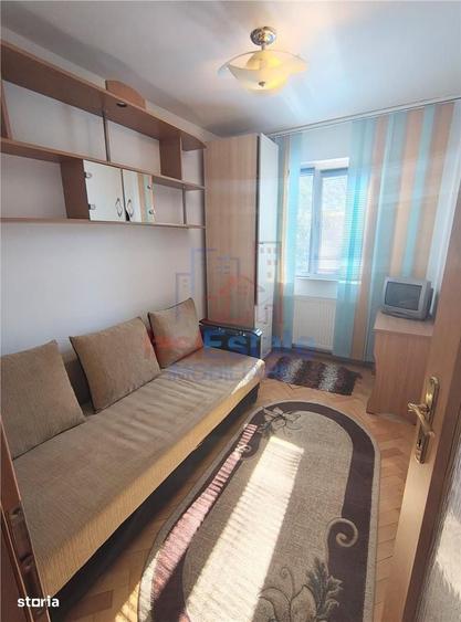 Apartament cu 3 camere semidecomandat în Alexandru cel Bun