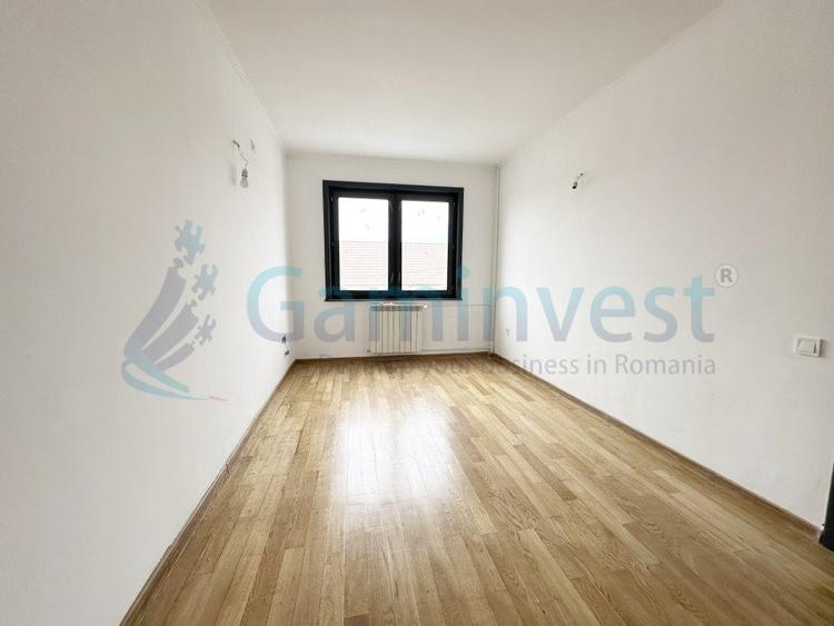 Casă individuală cu 6 camere cu Canalizare în Iosia