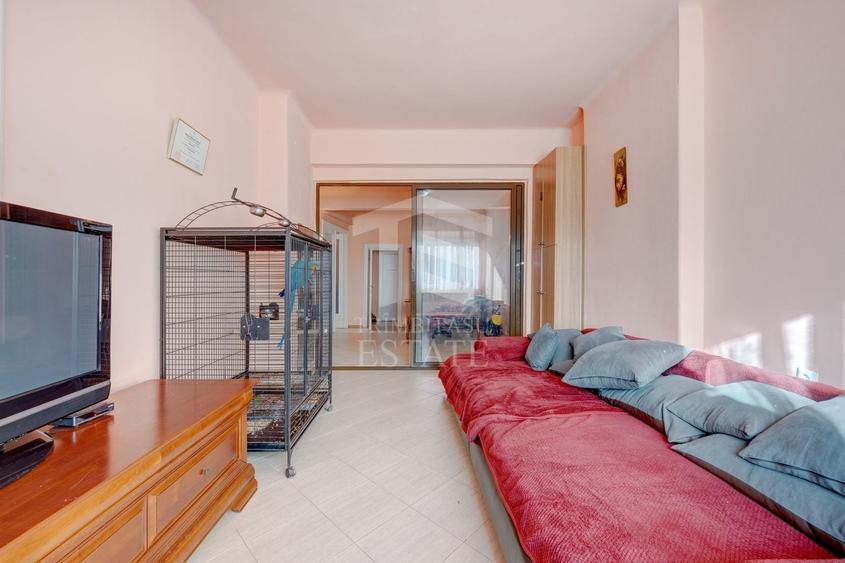 Apartament cu 4 camere decomandat în Calea Călărașilor