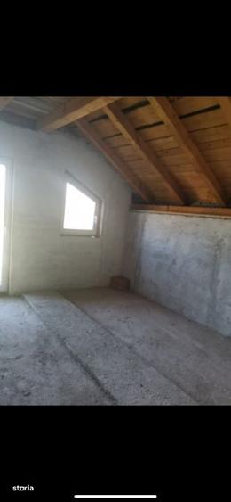 Casă cu 3 camere decomandat în Decebal