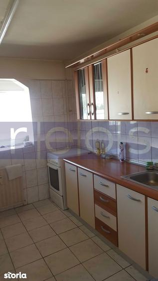 Apartament cu 3 camere decomandat, mobilat în Dristor