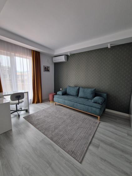 Duplex cu 4 camere cu Piscina în Ștefăneștii de Jos