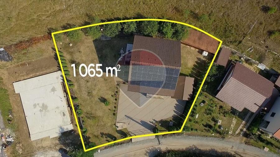Casă individuală cu 5 camere cu Teren 1065 Mp în Rădaia