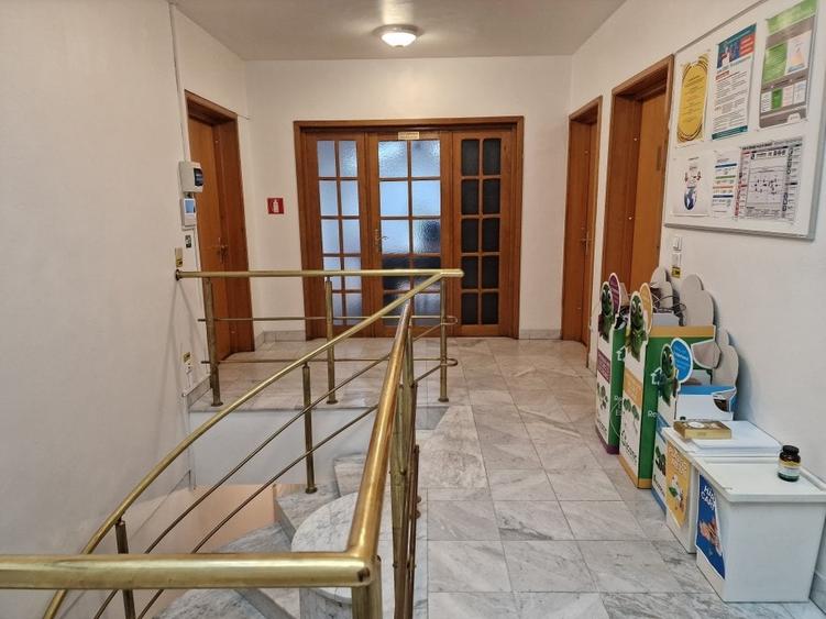 Casă individuală cu 15 camere cu Garaj în Unirii