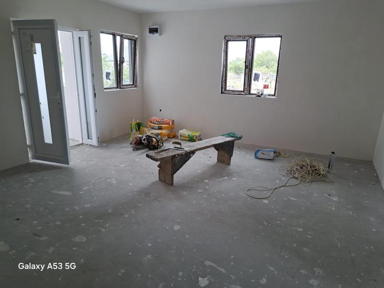 Casă cu 4 camere cu Teren 270 Mp în Sud