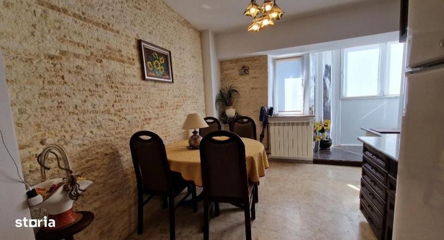 Apartament cu 3 camere în Decebal