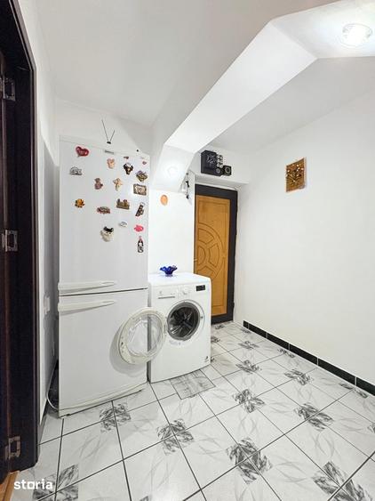 Apartament cu 3 camere în Petrișor