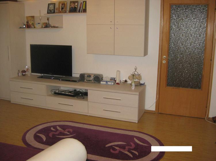 Apartament cu 3 camere semidecomandat în Brâncoveanu