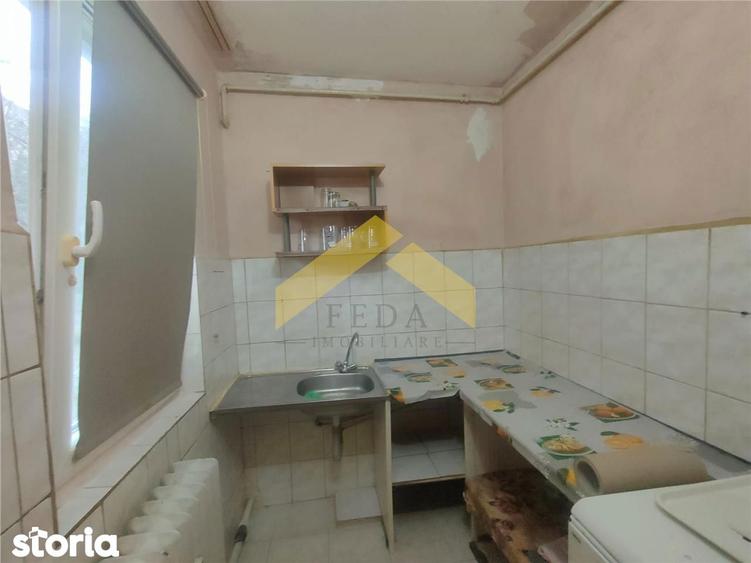 Apartament cu 2 camere semidecomandat, mobilat în Aurel Vlaicu