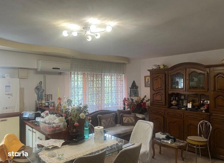 Apartament cu 3 camere decomandat în Podul de Fier