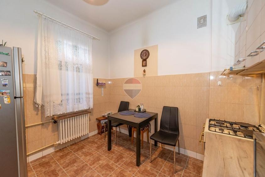 Casă cu 4 camere cu Teren 244 Mp în Domenii