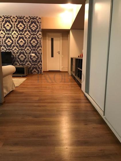 Apartament cu 3 camere decomandat în Panduri