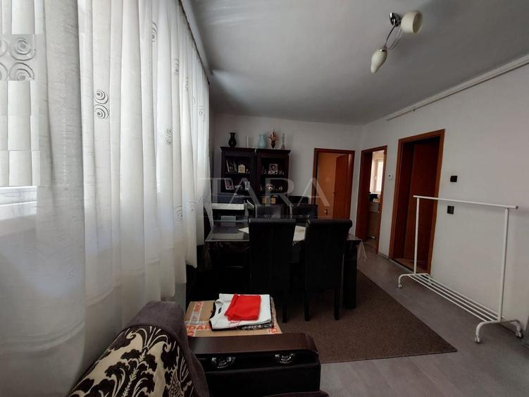 Apartament cu 3 camere semidecomandat, mobilat în Borhanci