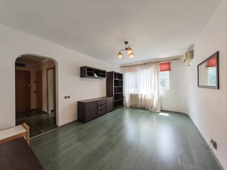 Apartament cu 3 camere semidecomandat în Drumul Taberei